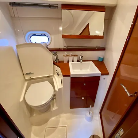 ספינת מלון Boat Paradise - Prestige 42s