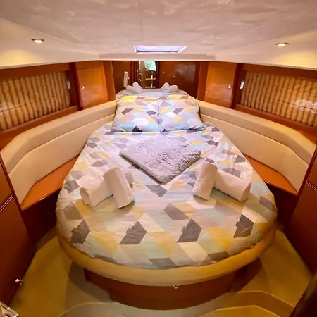 Sejour De Reve Sur Un Yacht Linge Et Menage Inclus - Boat Paradise La Rochelle * La Rochelle (Charente-Maritime)